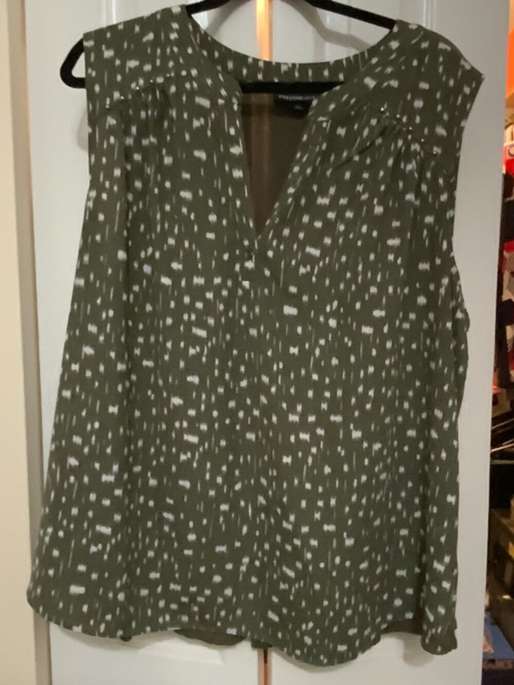 Fortune + Ivy Stitch Fix Olive Green Ikat Print Sleeveless Split Neck Blouse 2X